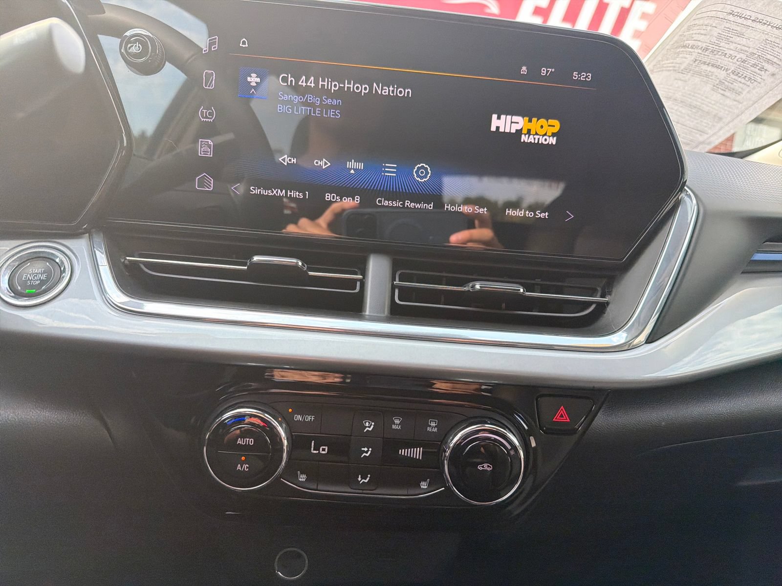 Used 2024 Chevrolet Trax LT w/ LT Convenience Package FWD image 22