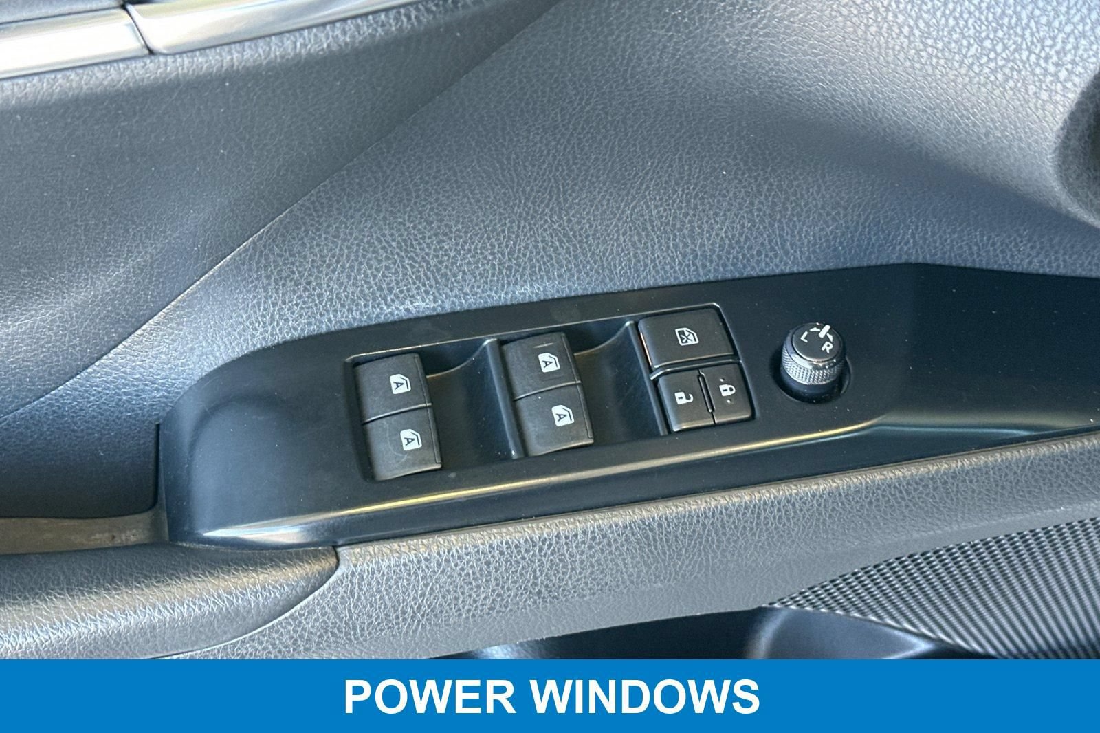 Used 2018 Toyota Camry SE FWD image 11