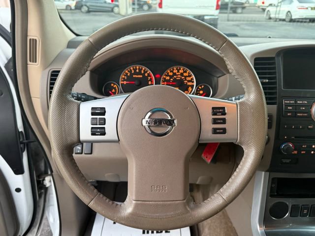 Used 2011 Nissan Pathfinder SV image 15