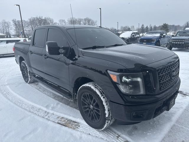 Used 2019 Nissan Titan SL image 2