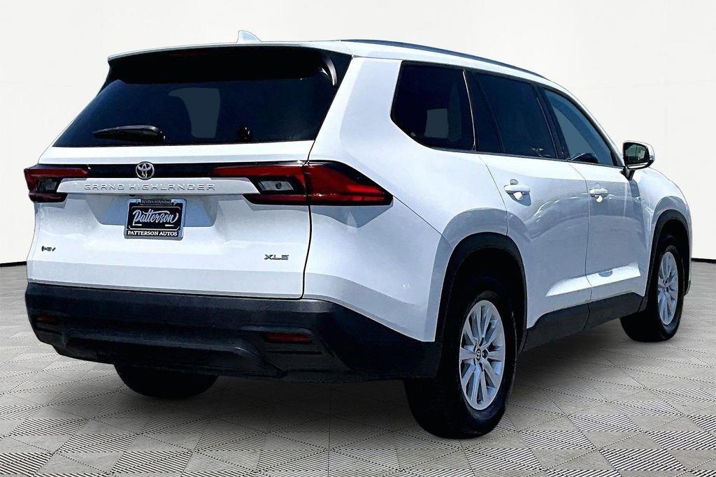 Used 2024 Toyota Grand Highlander XLE FWD image 2