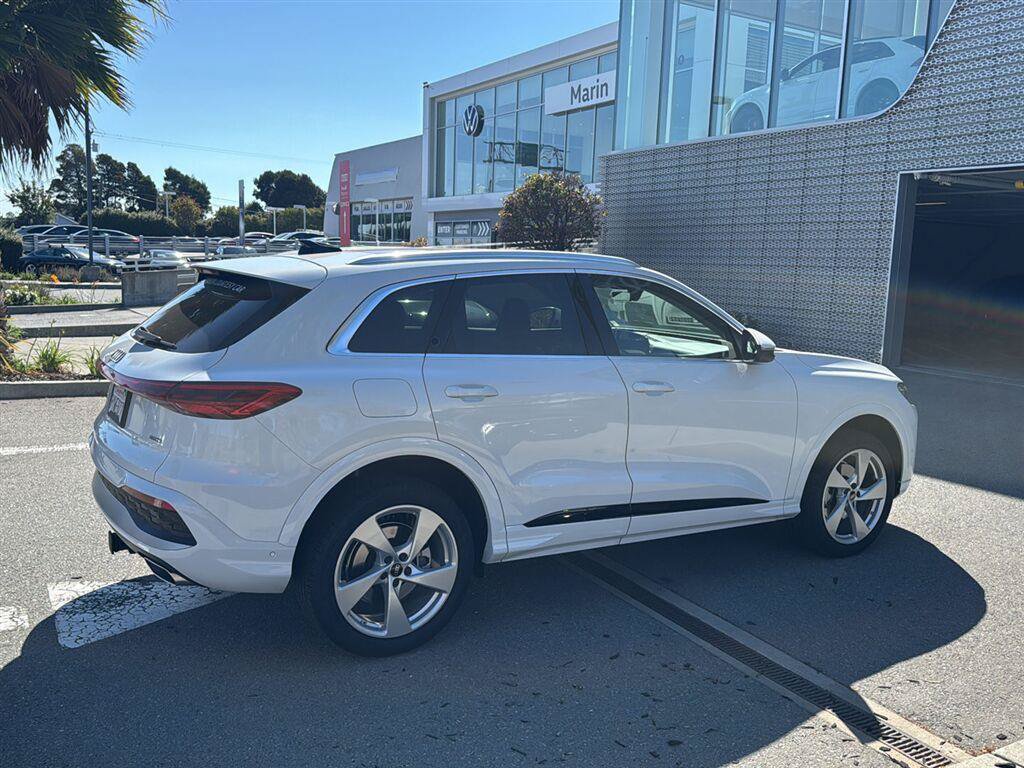 Certified 2025 Audi Q5 Premium Plus AWD/4WD image 6