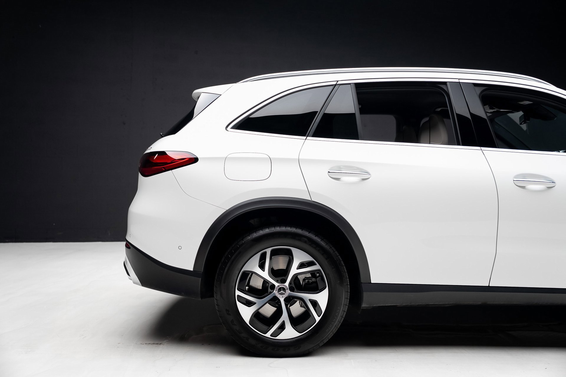 Used 2025 Mercedes-Benz GLC 350e 4MATIC image 37