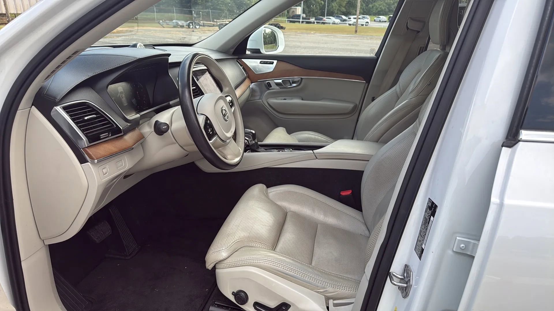 Used 2020 Volvo XC90 T6 Inscription w/ Protection Package image 15