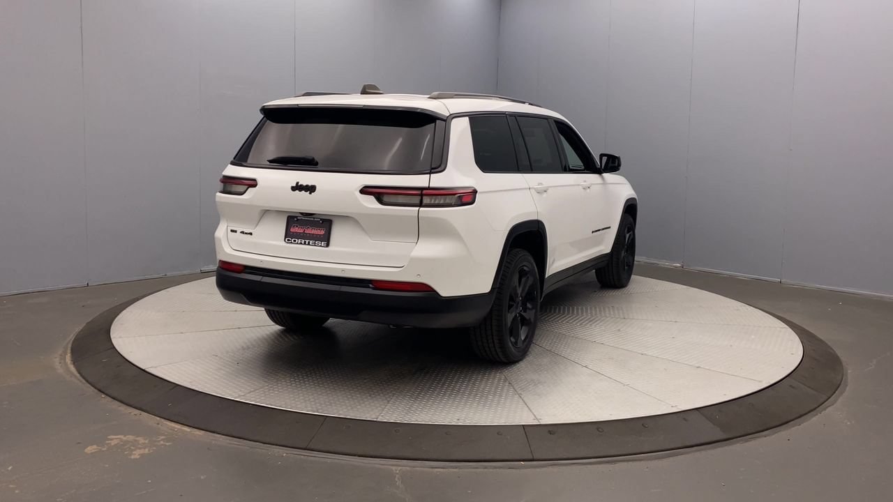 Used 2023 Jeep Grand Cherokee L Laredo AWD/4WD image 4