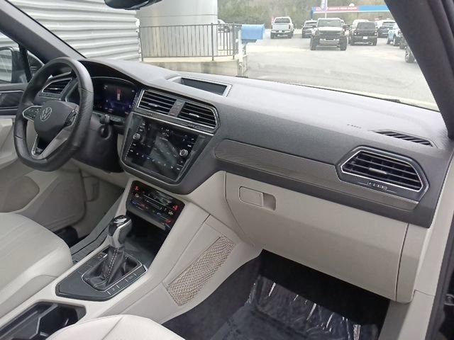 Used 2023 Volkswagen Tiguan SE R-Line image 33