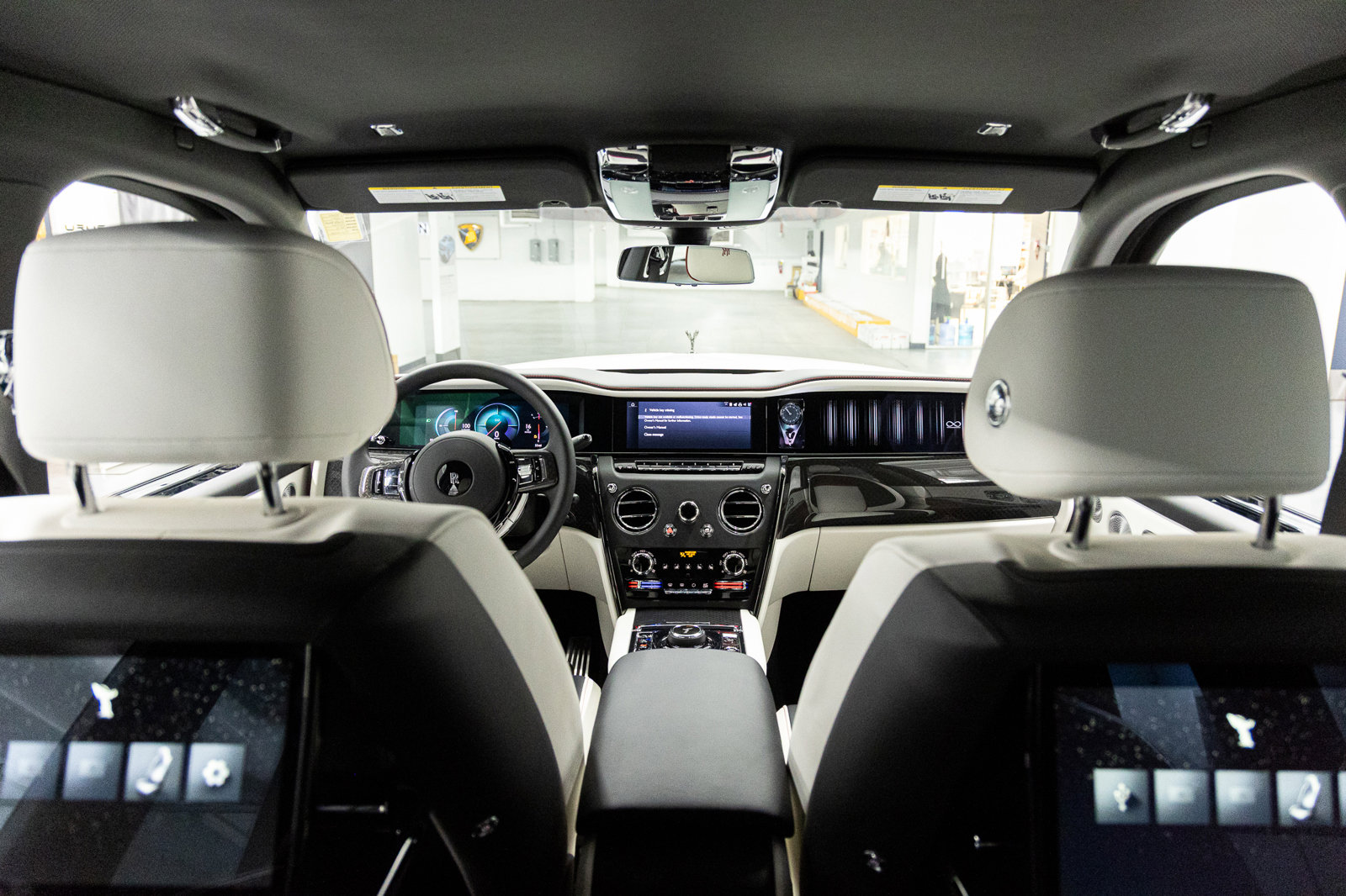 New 2026 Rolls-Royce Cullinan Black Badge image 53