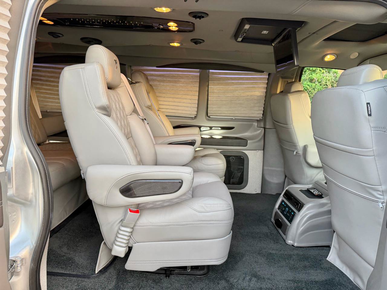 Used 2024 Chevrolet Express 2500 RWD image 44