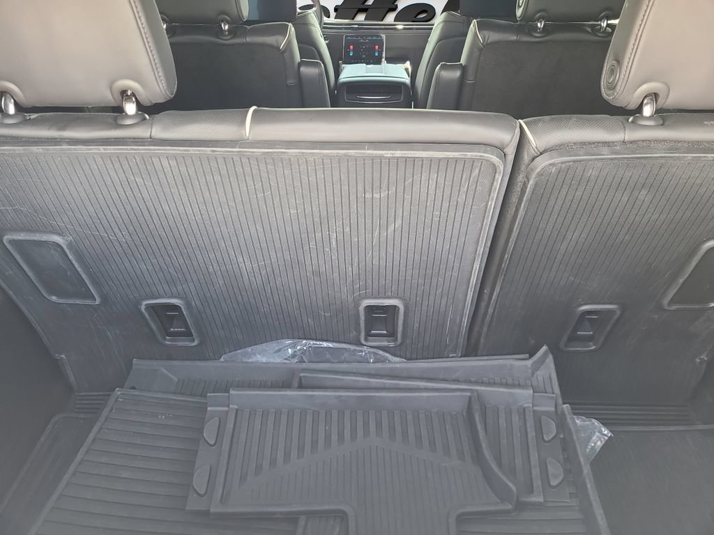 Used 2025 Cadillac Escalade Sport Platinum w/ LPO, Floor Liner Package AWD/4WD image 12