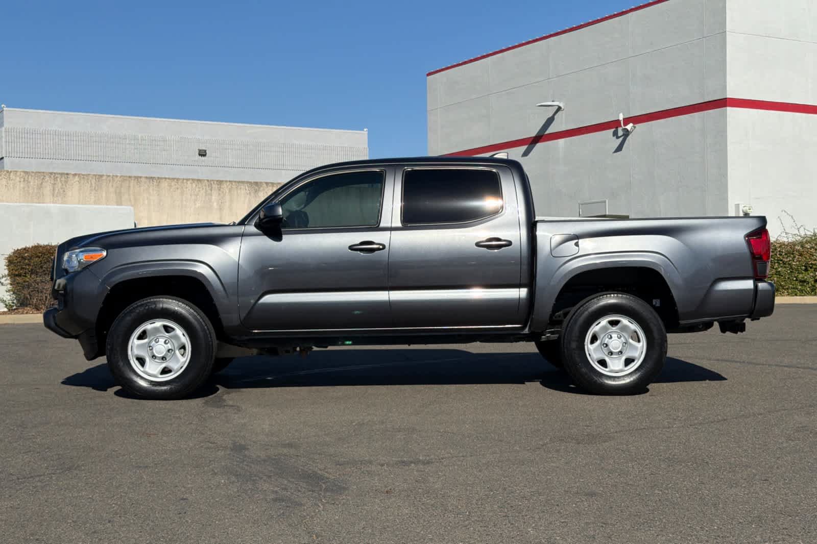 Used 2022 Toyota Tacoma SR AWD/4WD image 9