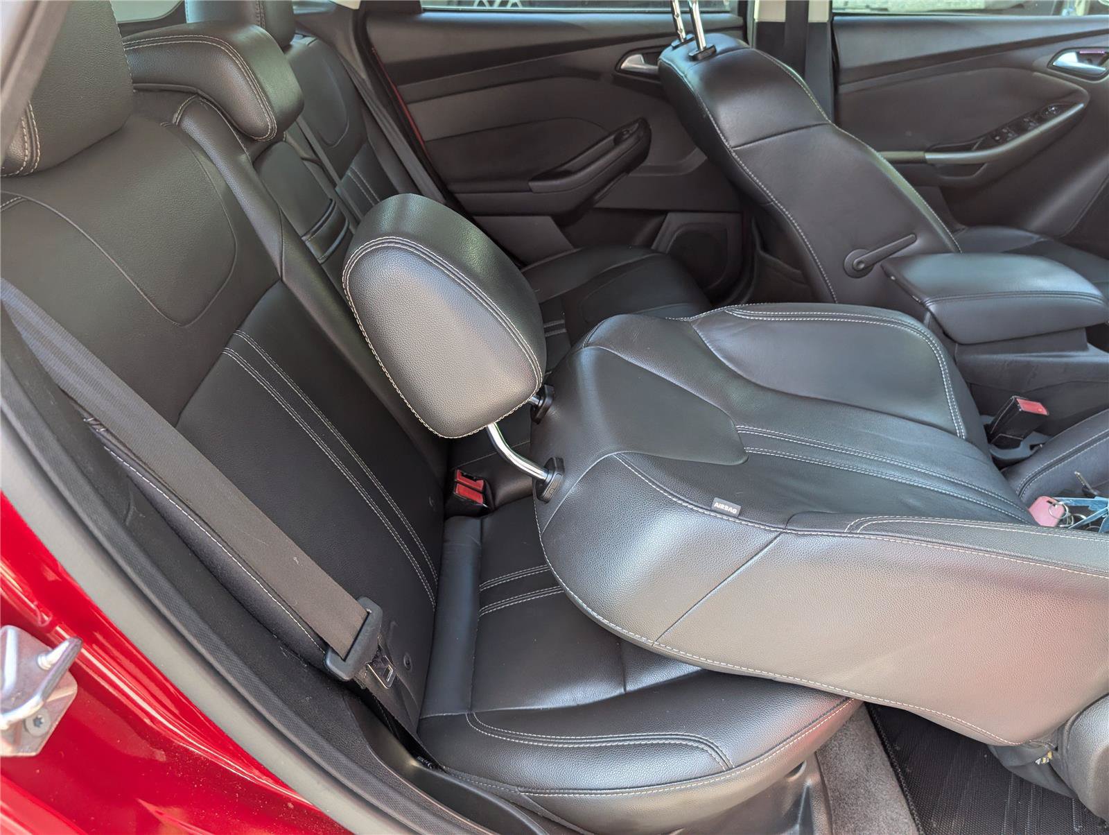 Used 2012 Ford Focus SEL FWD image 35