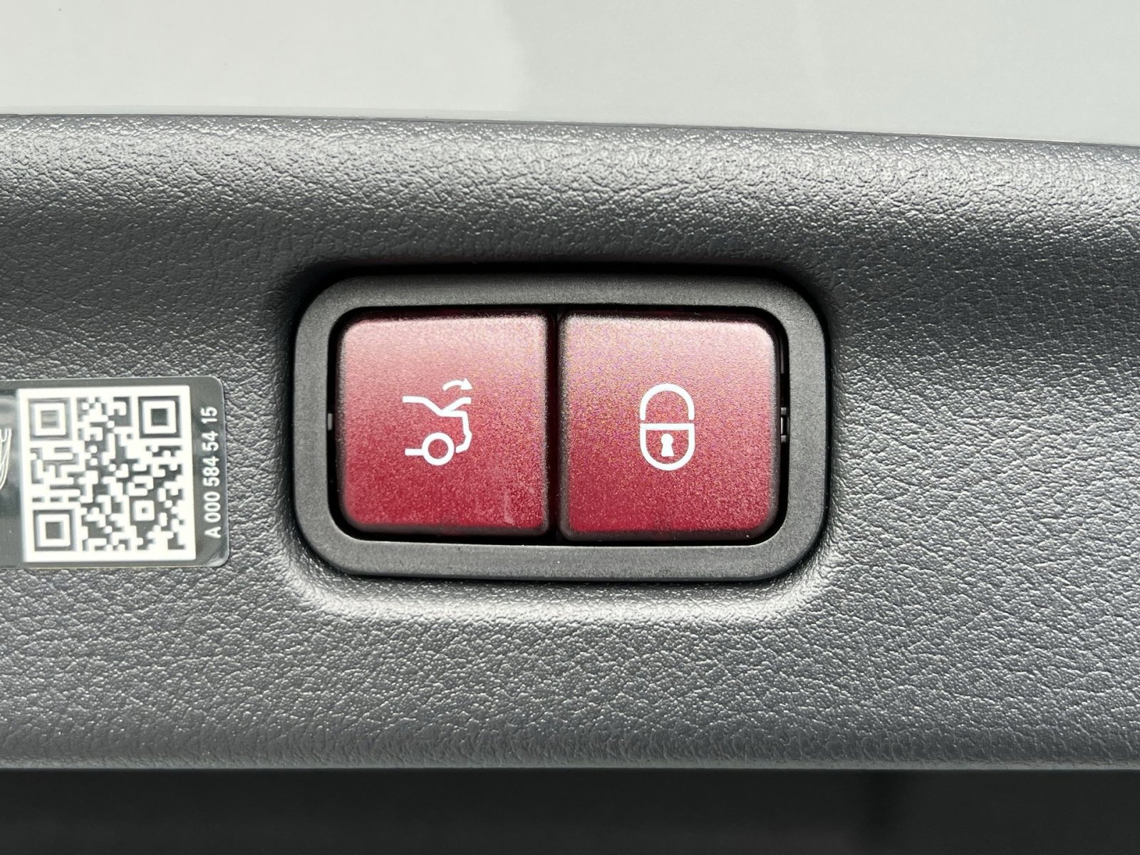 New 2025 Mercedes-Benz C 300 4MATIC Sedan image 25