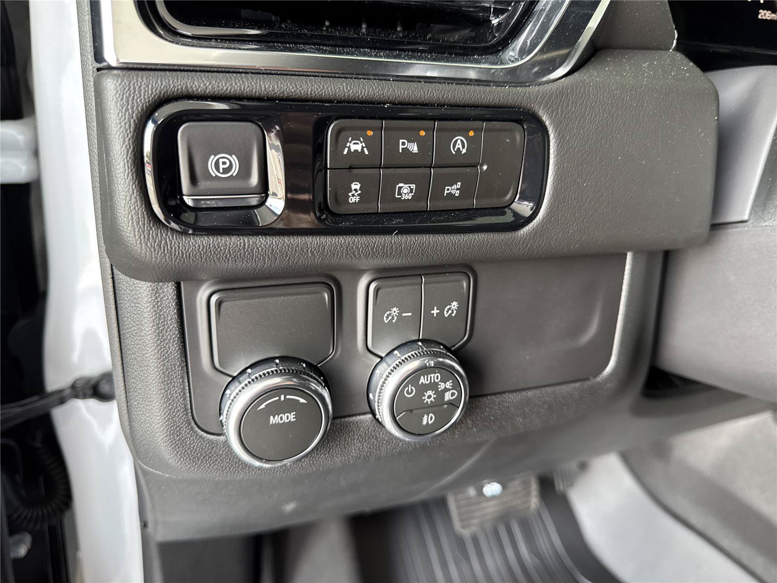 New 2026 GMC Yukon XL Denali w/ Sun & Power Step Package RWD image 20