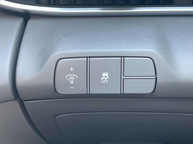 Used 2025 Hyundai Elantra Sport image 28