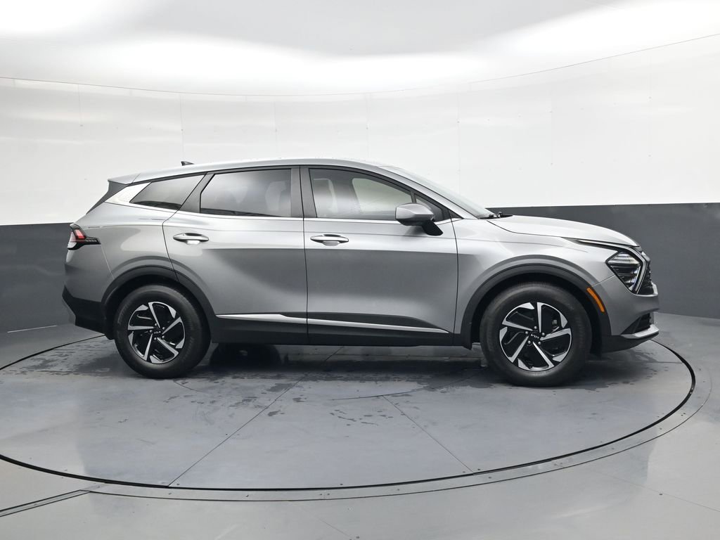 Used 2024 Kia Sportage LX image 3