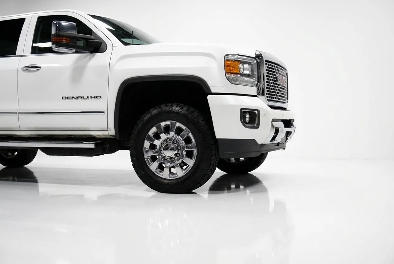 Used 2018 GMC Sierra 2500 Denali w/ Duramax Plus Package AWD/4WD image 6