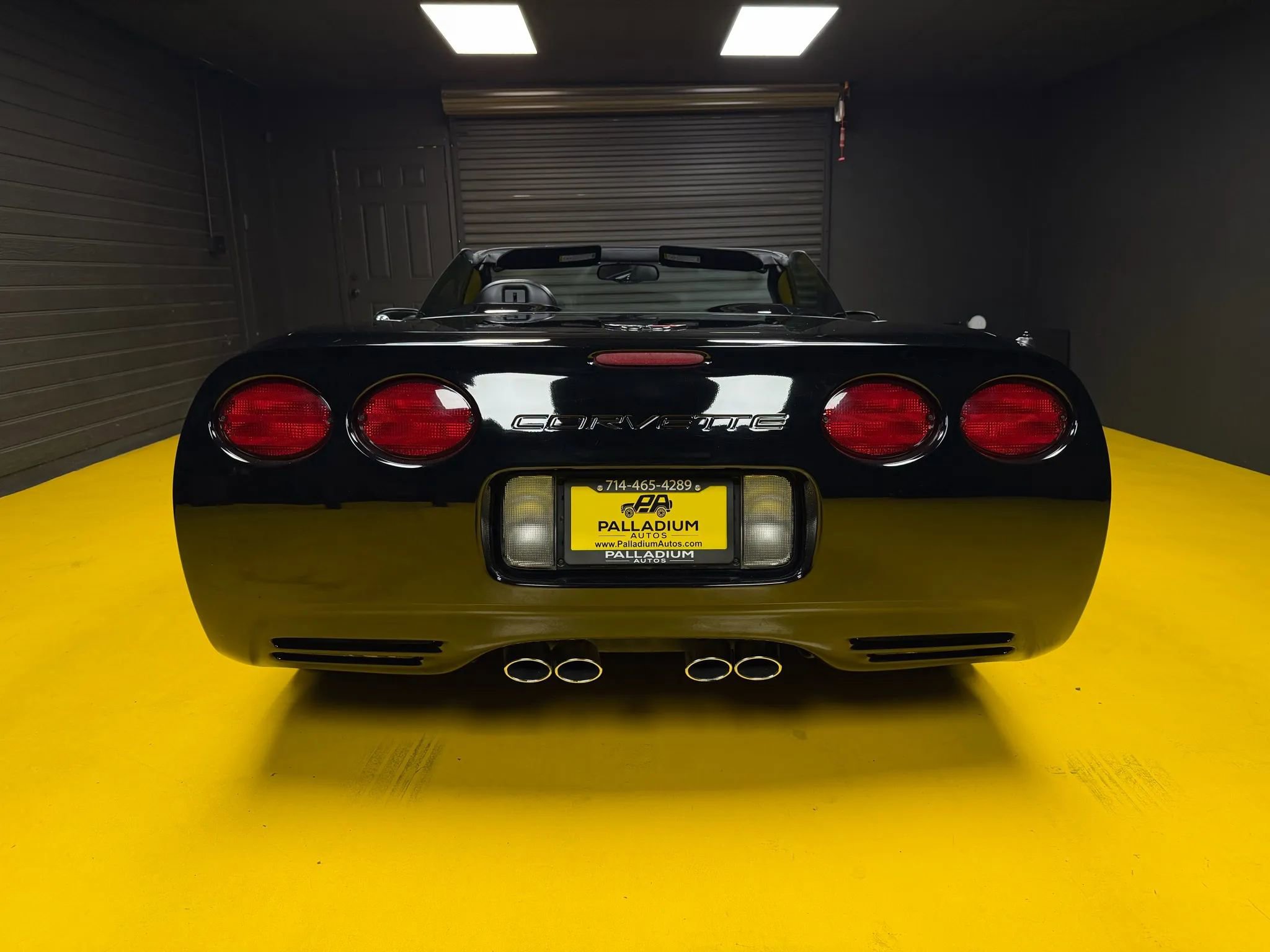 Used 2004 Chevrolet Corvette Coupe w/ Preferred Equipment Group RWD image 5