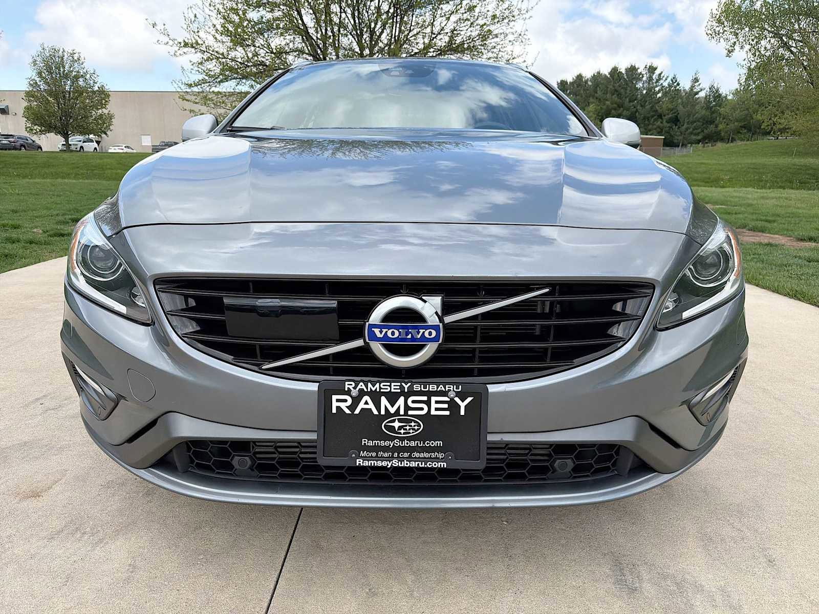 Used 2017 Volvo V60 T6 R-Design Platinum w/ Climate Package AWD/4WD image 9