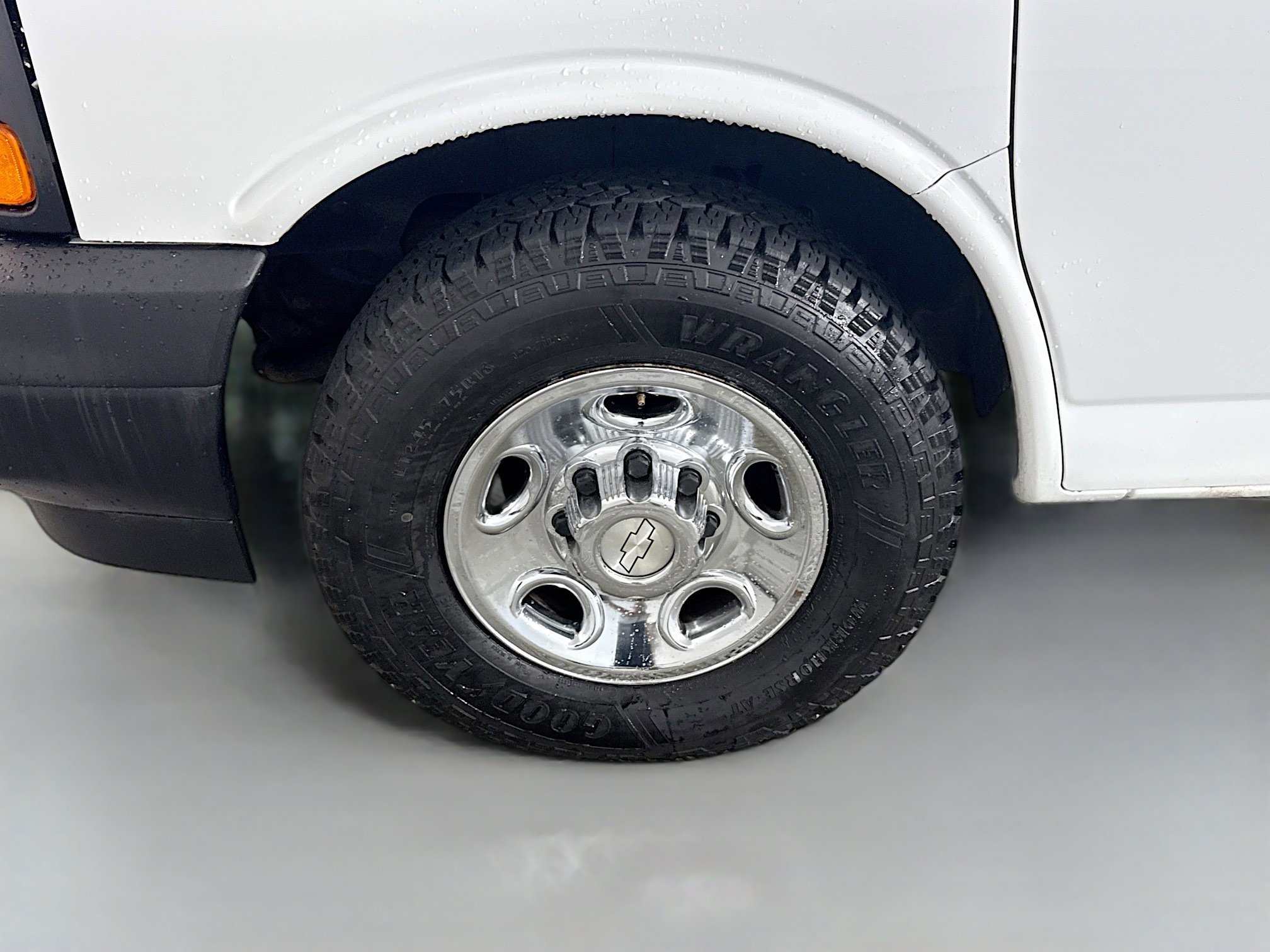 Used 2017 Chevrolet Express 2500 image 32