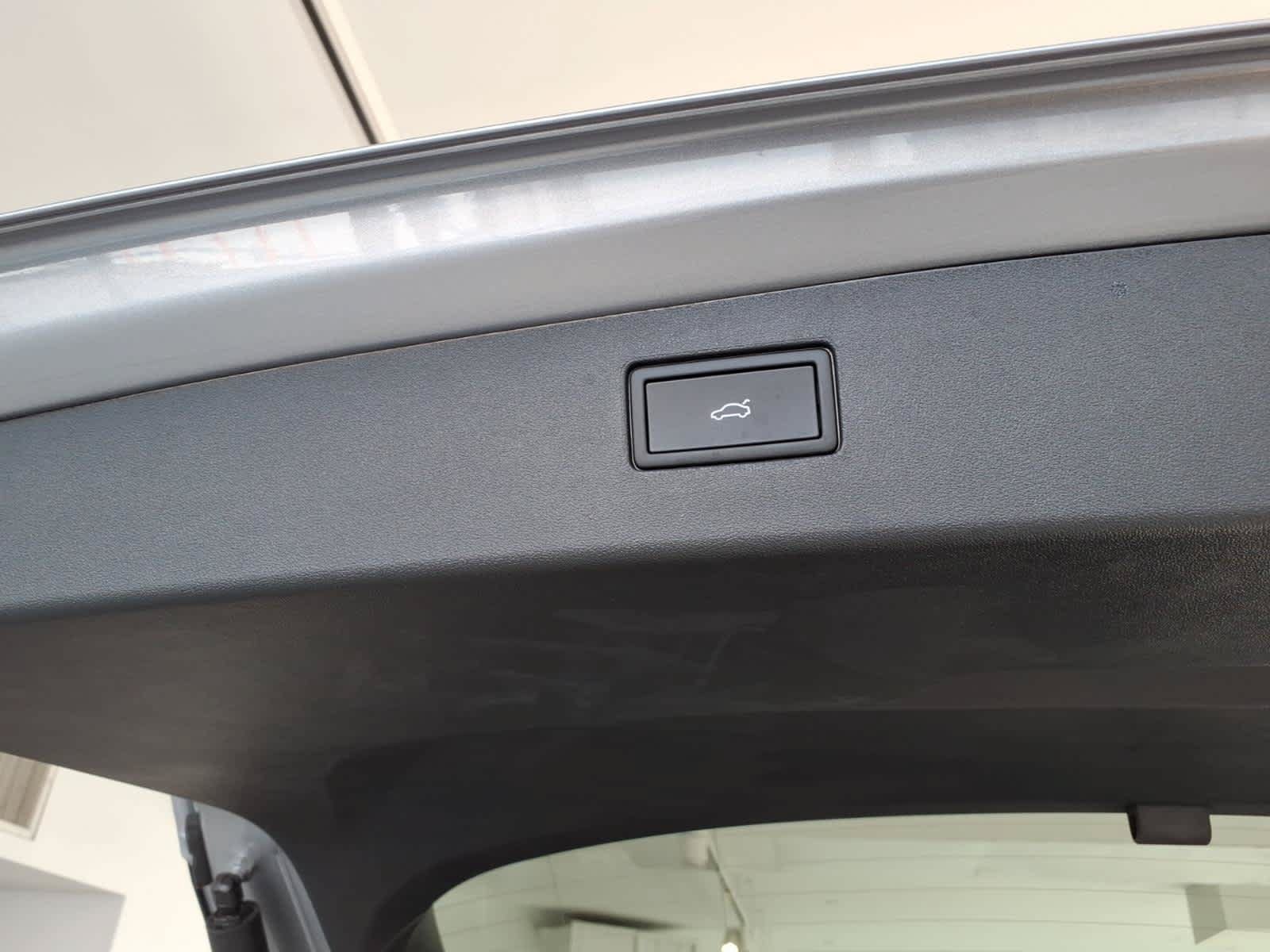 Used 2026 Volkswagen Tiguan SE w/ Panoramic Sunroof Package AWD/4WD image 10