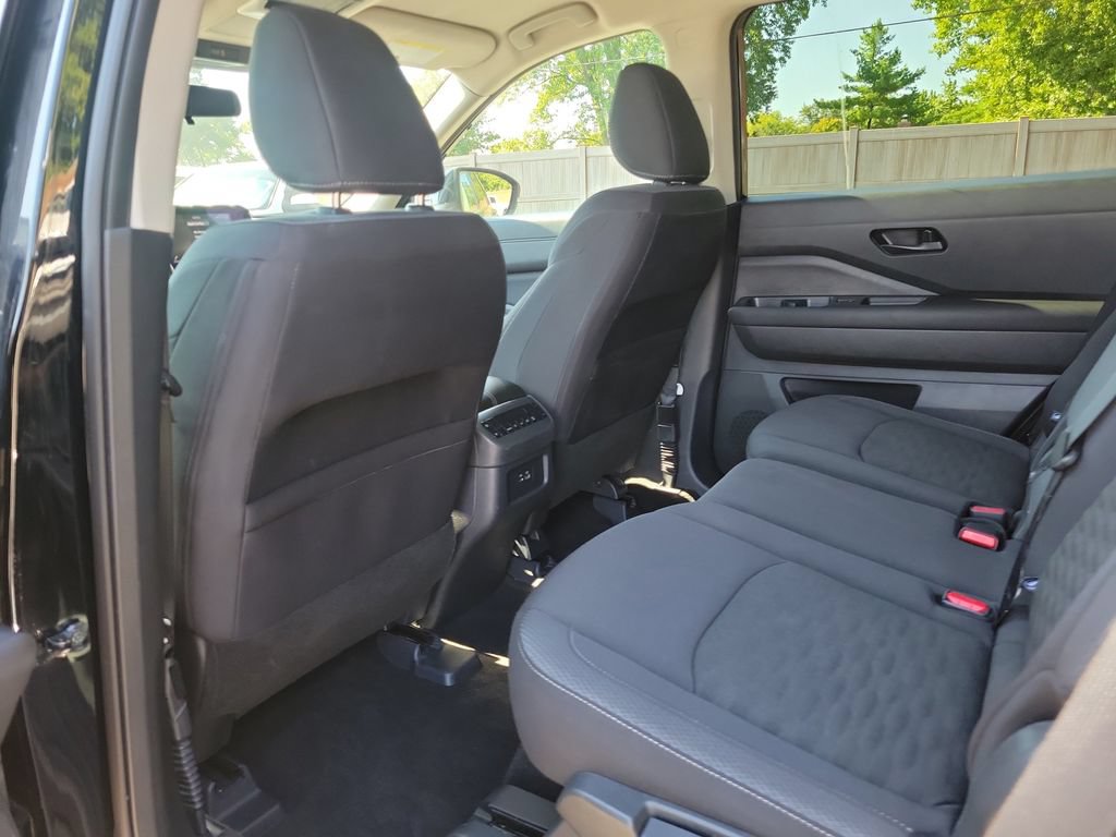 Used 2025 Nissan Pathfinder SV FWD image 15