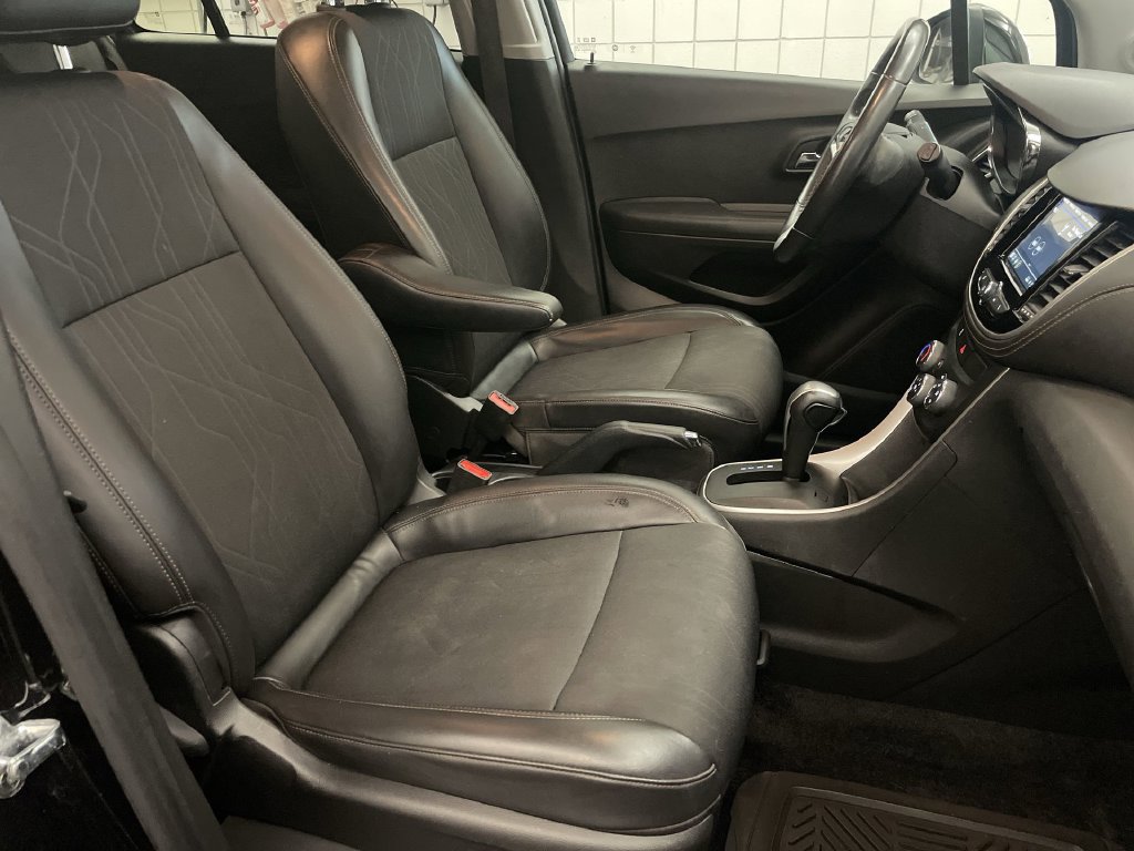 Used 2019 Chevrolet Trax LT w/ LT Convenience Package FWD image 20
