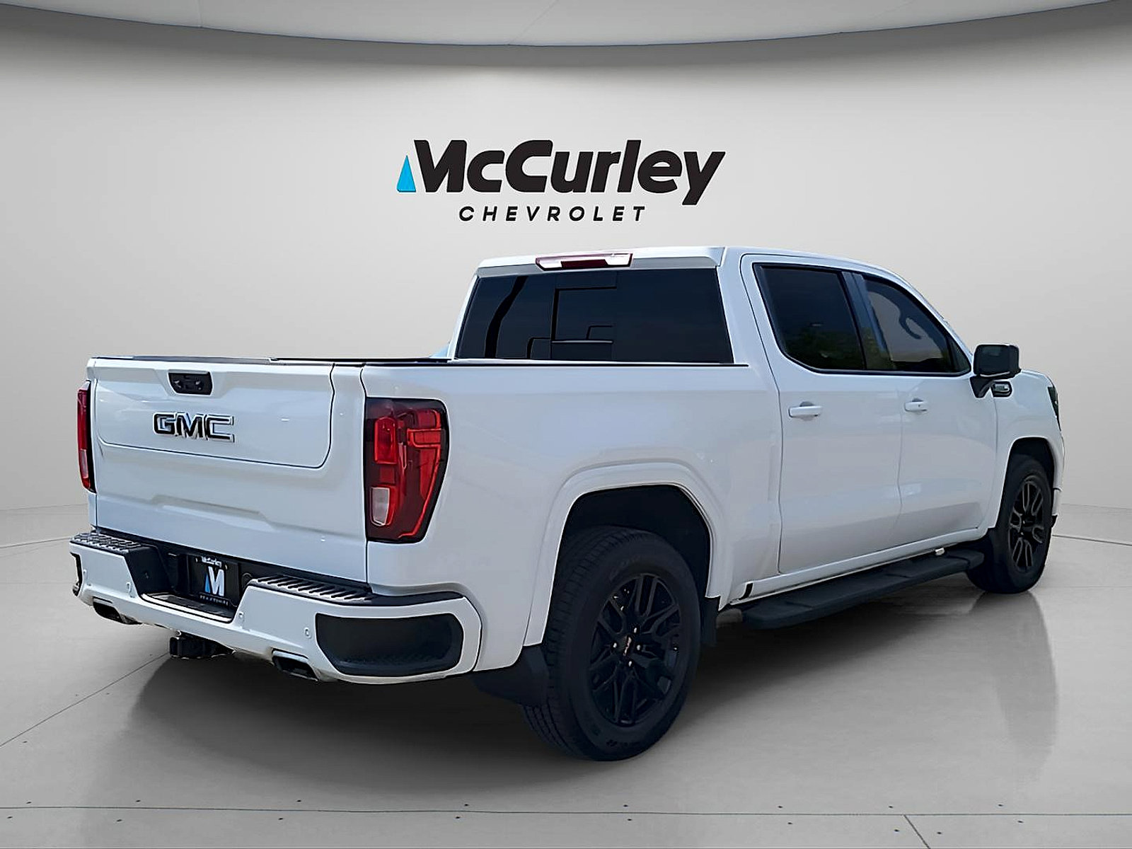 Used 2024 GMC Sierra 1500 Elevation w/ Elevation Premium Package AWD/4WD image 7