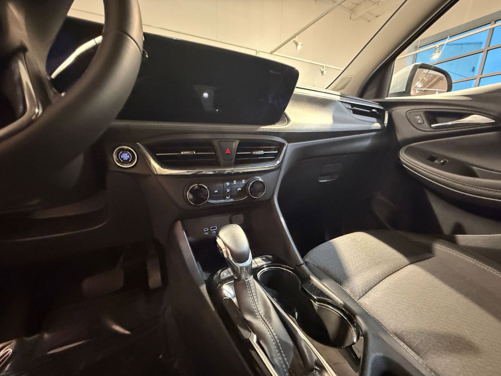 Used 2025 Buick Encore GX Preferred image 40