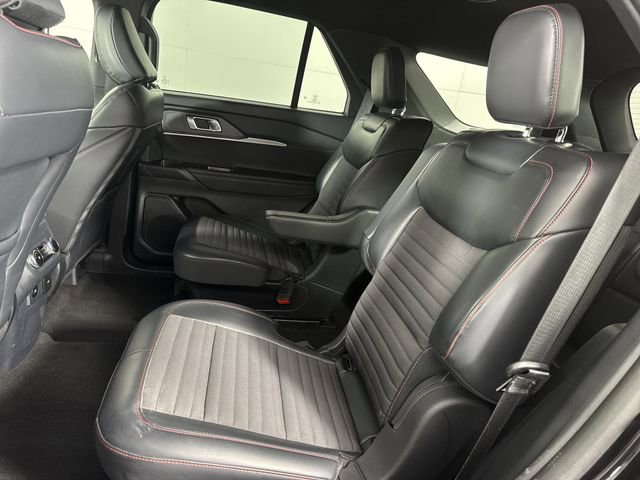 Used 2025 Ford Explorer ST-Line AWD/4WD image 21