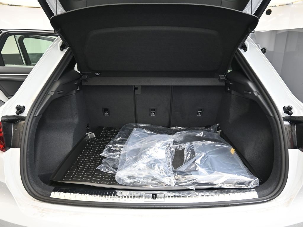 New 2025 Audi Q3 2.0T Premium image 17