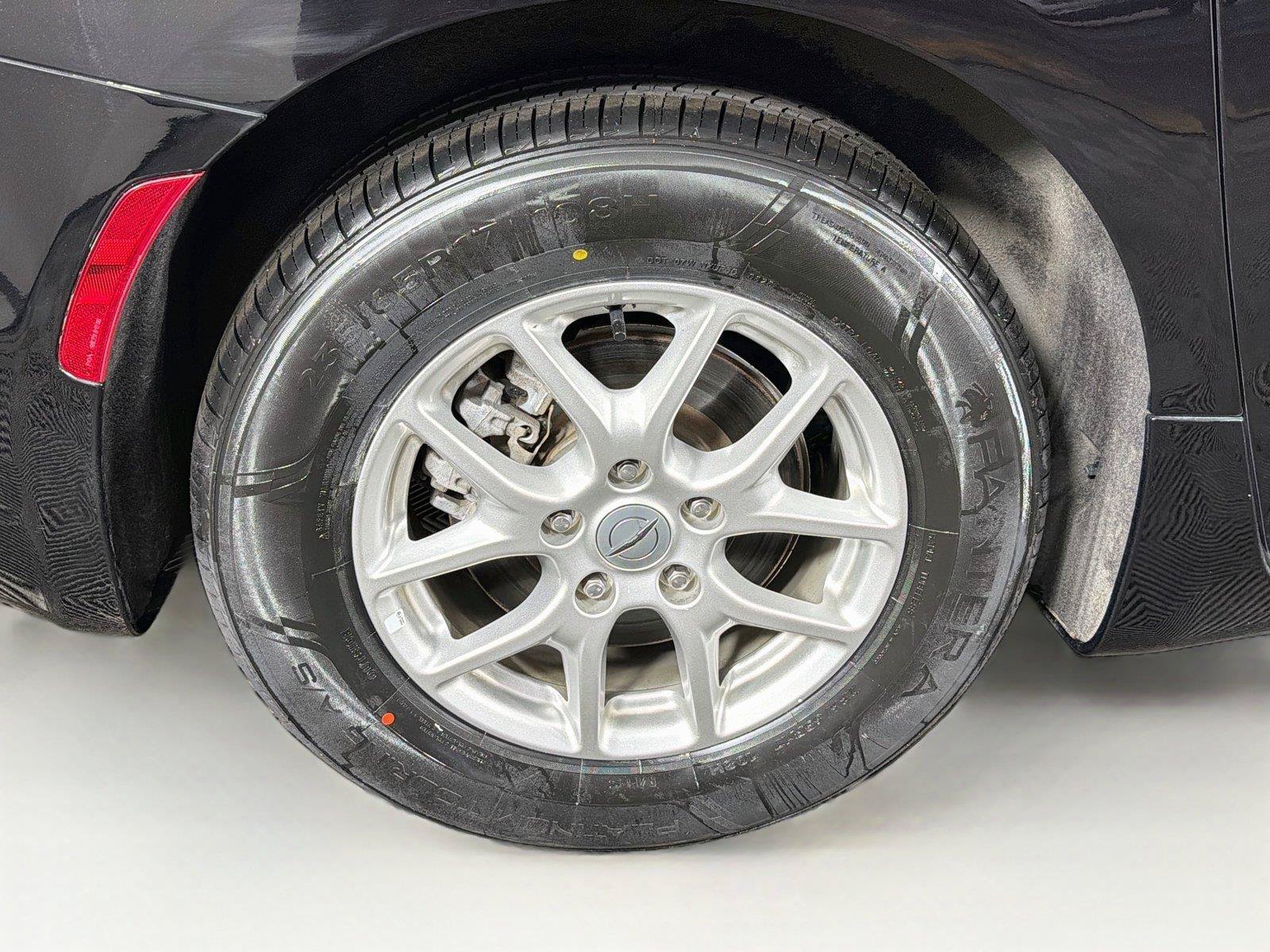 Used 2024 Chrysler Pacifica Touring-L FWD image 34