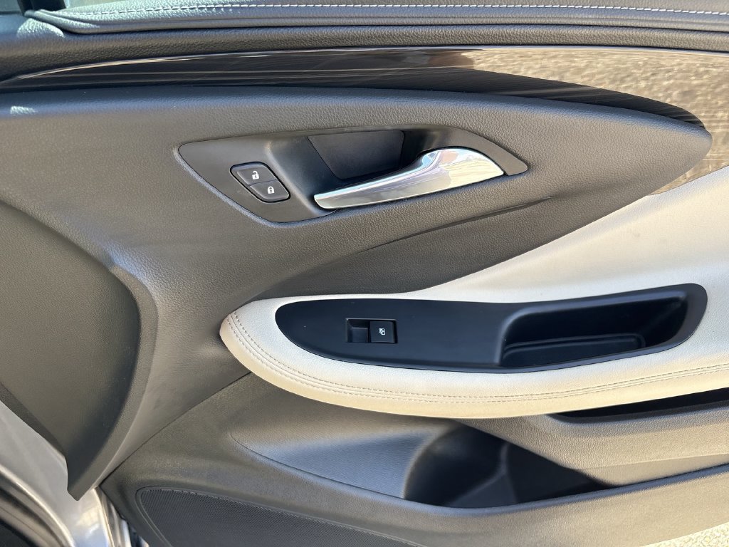 Used 2020 Buick Envision Premium w/ LPO, Cargo Package AWD/4WD image 32