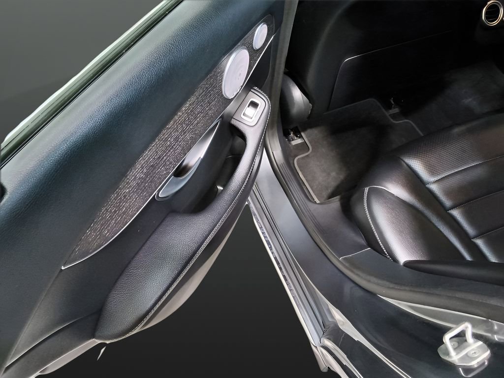 Used 2019 Mercedes-Benz C 300 4MATIC Sedan image 31