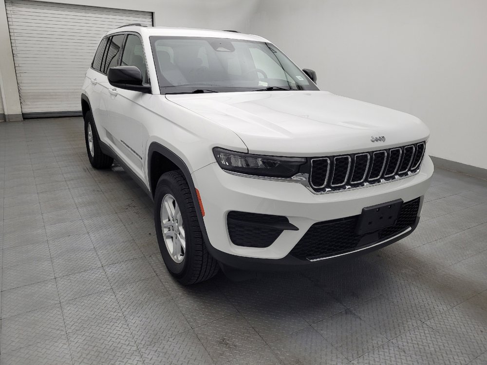 Used 2023 Jeep Grand Cherokee Laredo AWD/4WD image 13