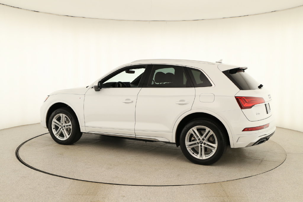 Certified 2024 Audi Q5 e Premium AWD/4WD image 3