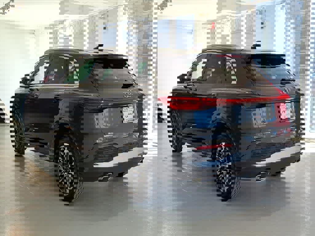 Used 2025 Audi Q5 Premium Plus w/ Premium Plus image 6