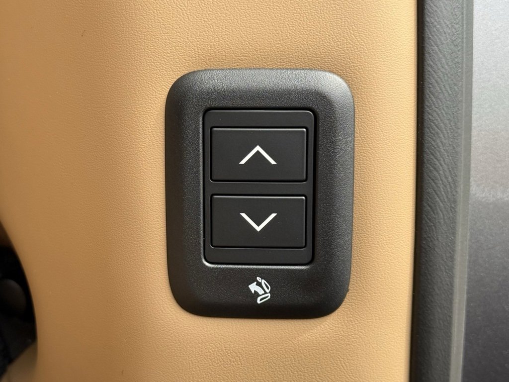 New 2025 Land Rover Range Rover Long Wheelbase SE image 36