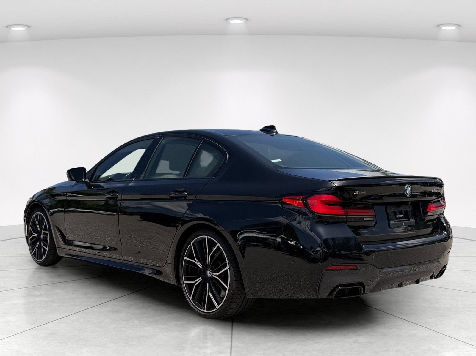 Used 2023 BMW M550i xDrive w/ Executive Package AWD/4WD image 5