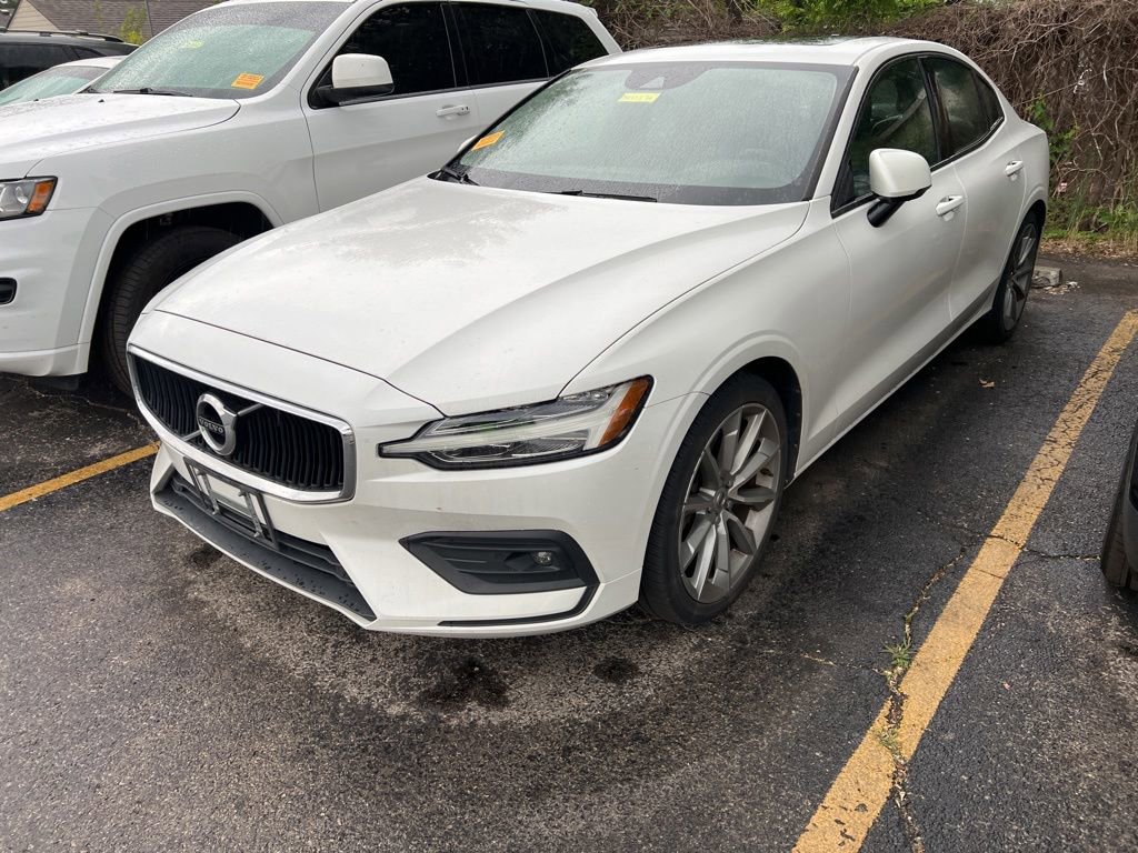 Used 2021 Volvo S60 T6 Momentum AWD/4WD image 1