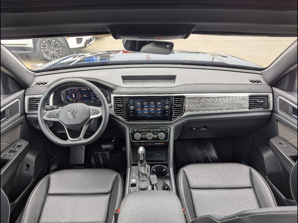 Used 2023 Volkswagen Atlas Cross Sport SE image 25