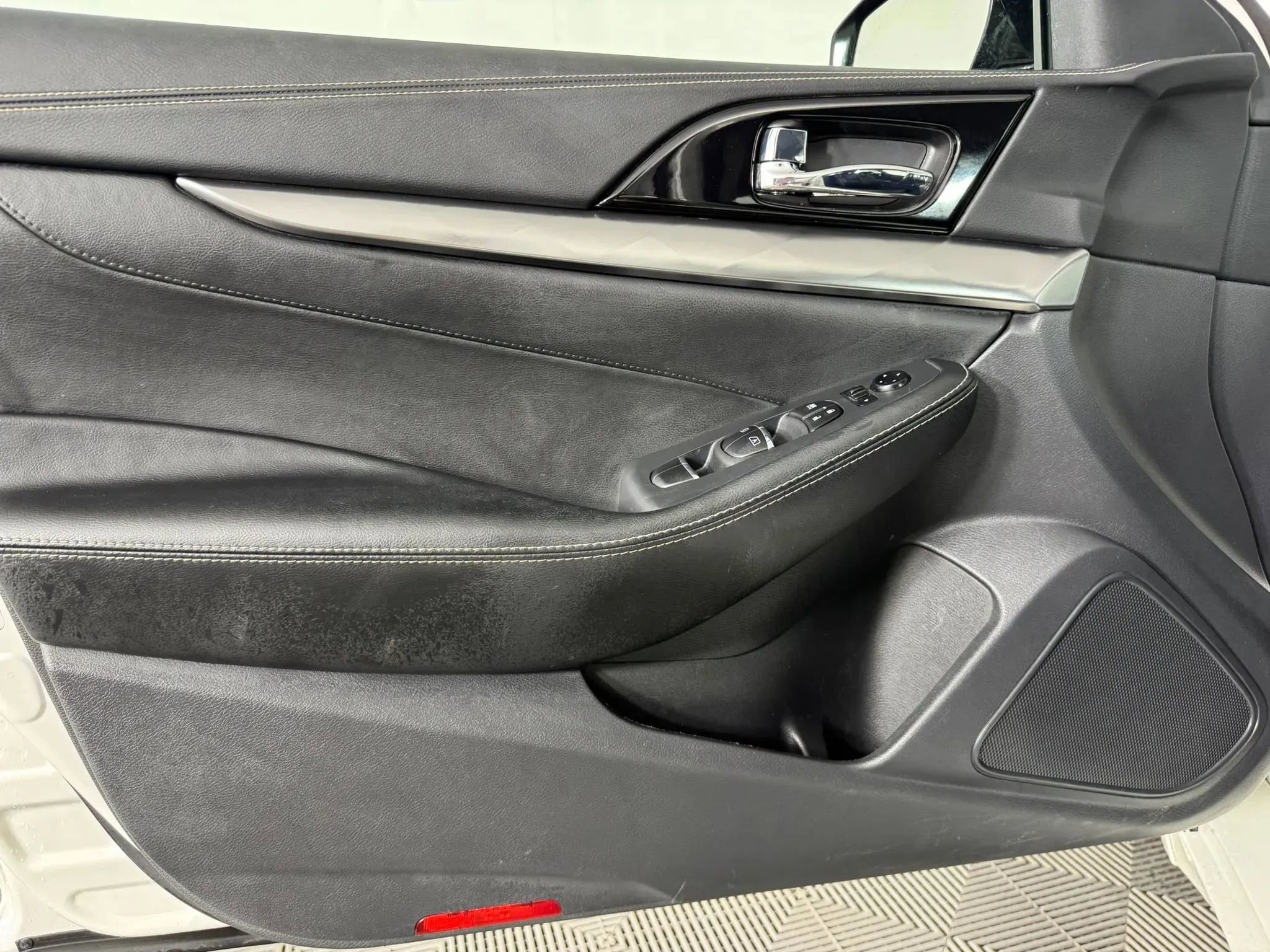 Used 2022 Nissan Maxima SV w/ Floor Mat Group image 39