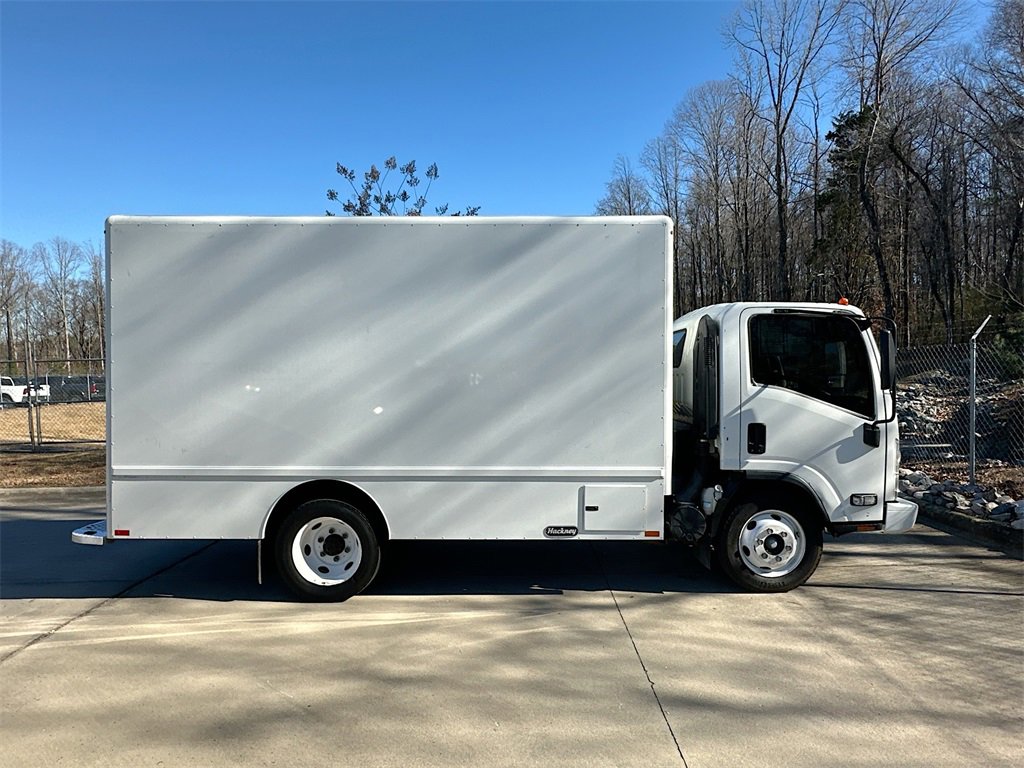 Used 2018 Isuzu NPR image 8