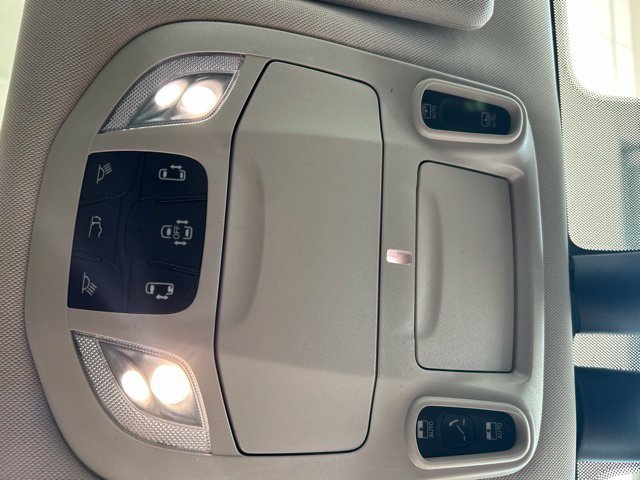 Used 2022 Chrysler Pacifica Limited FWD image 25