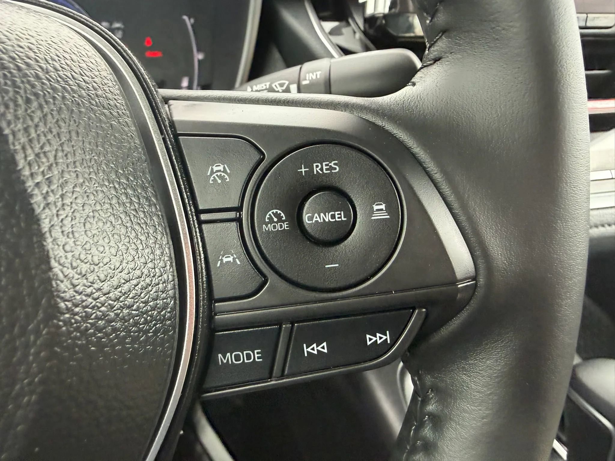 Used 2025 Toyota Corolla XSE FWD image 14