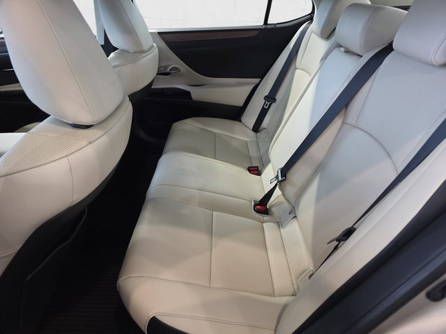 Certified 2025 Lexus ES 300h w/ Premium Package image 14