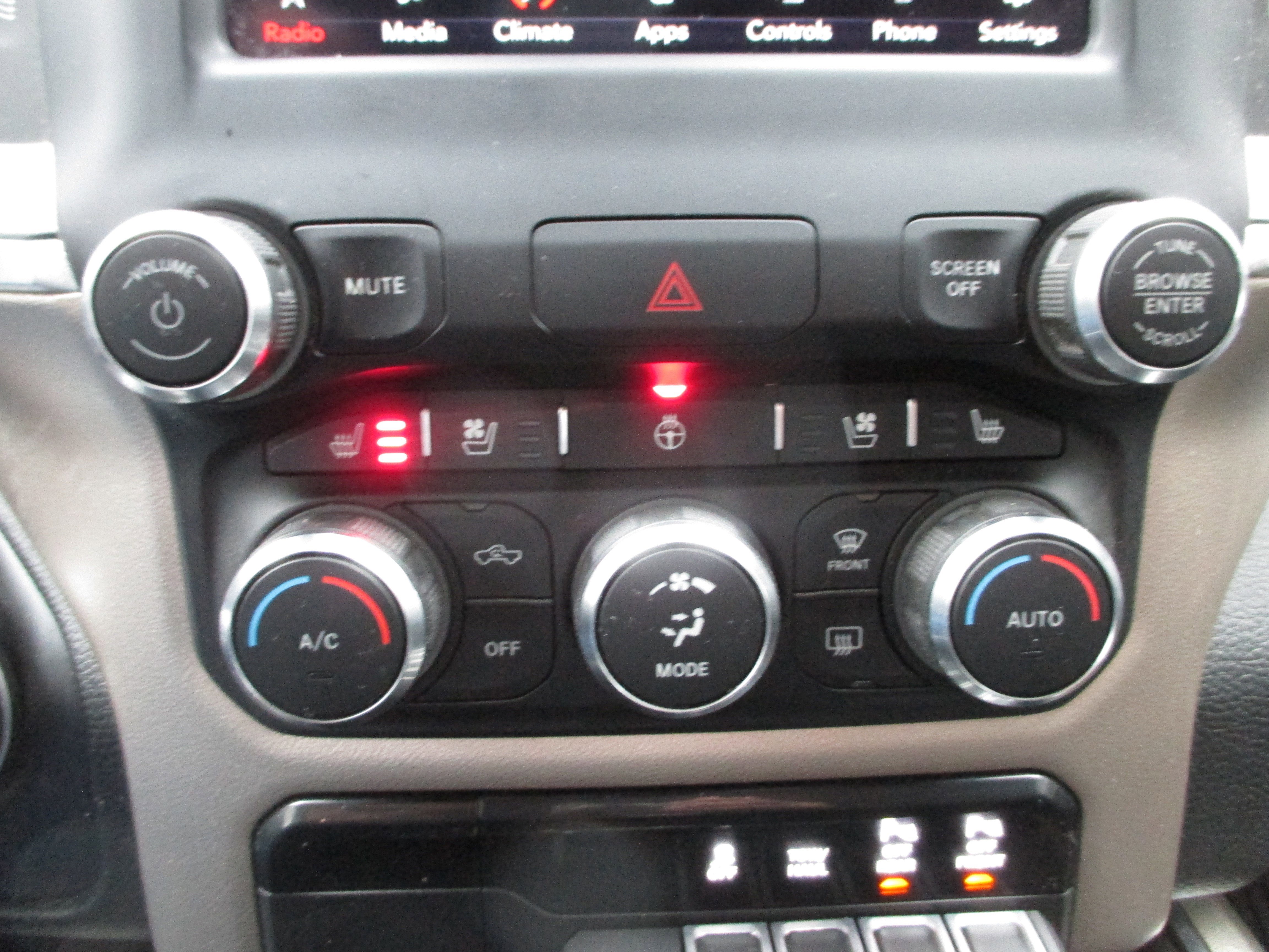 Used 2020 RAM 1500 Laramie AWD/4WD image 19