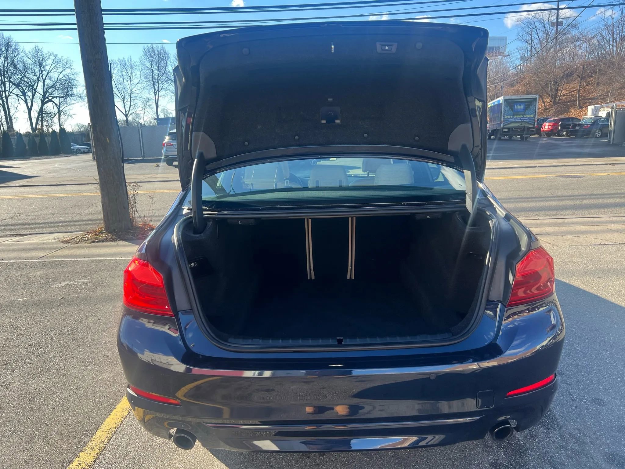 Used 2017 BMW 530i w/ Premium Package image 9