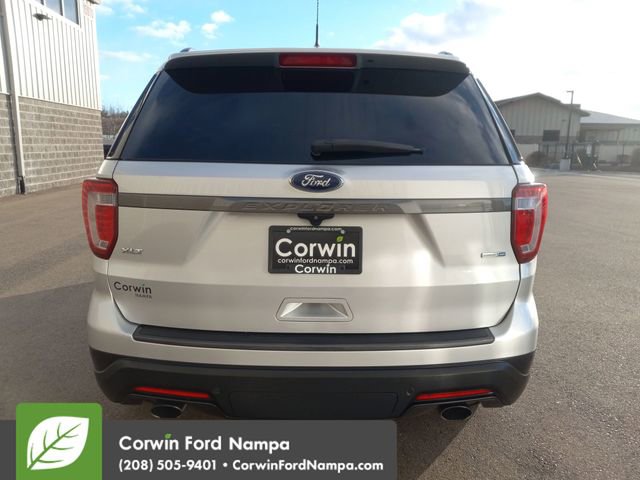 Used 2018 Ford Explorer XLT w/ Equipment Group 202A image 4
