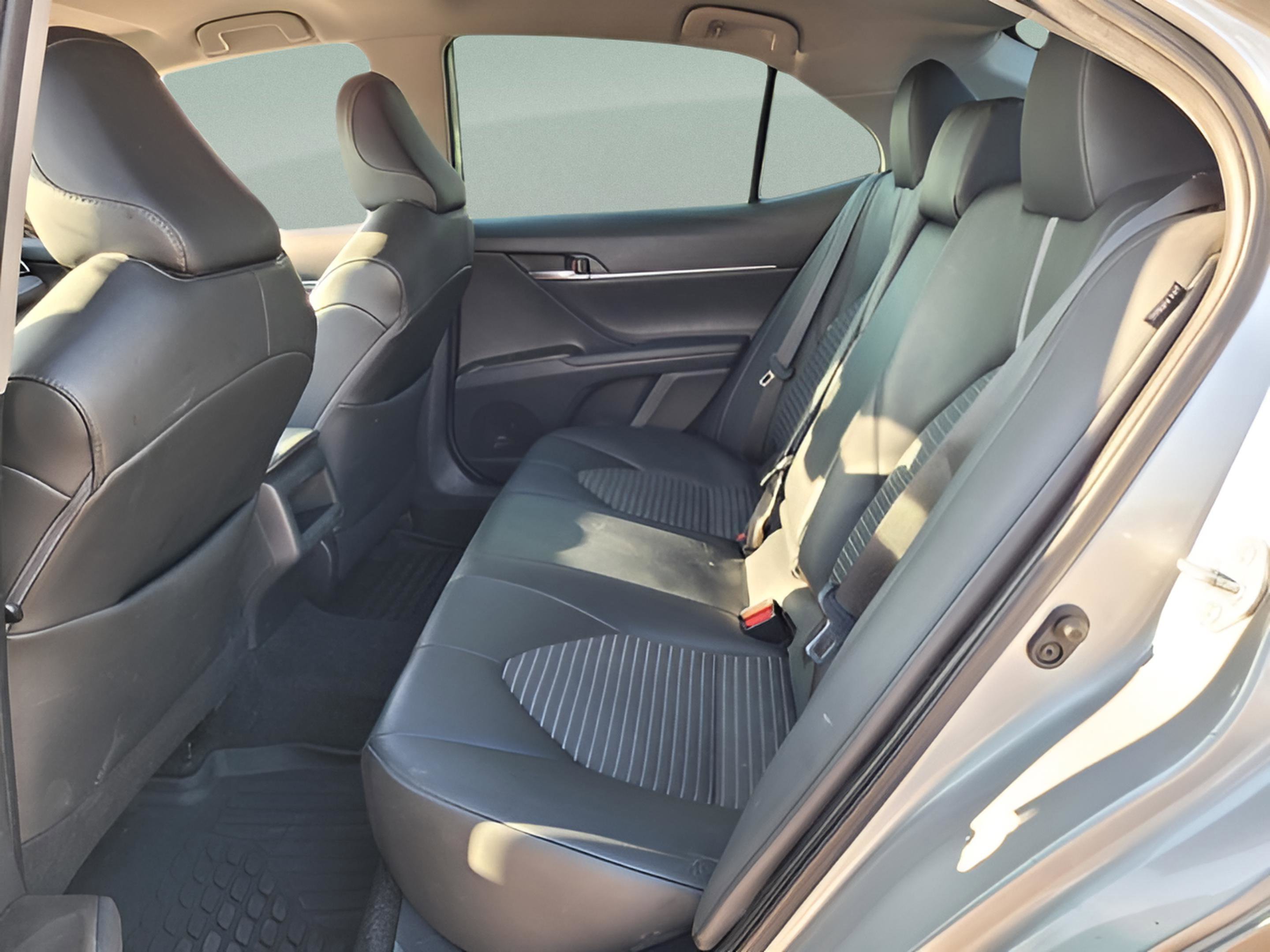 Used 2021 Toyota Camry SE image 12