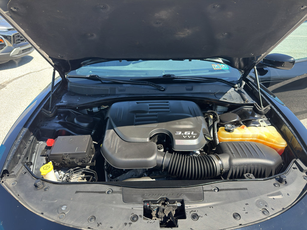 Used 2015 Dodge Charger SXT w/ Plus Group image 19